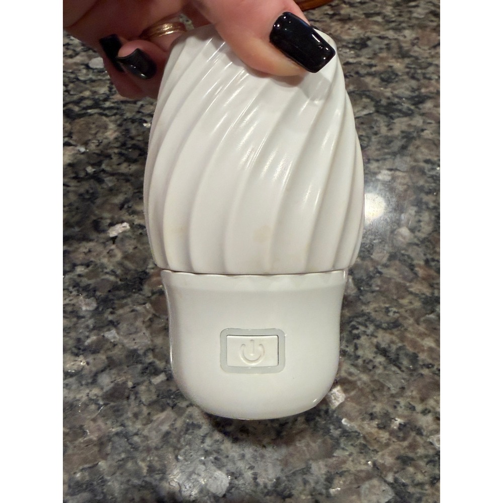 Scentsy Plug-In Fan Diffusor - Picture 2 of 4